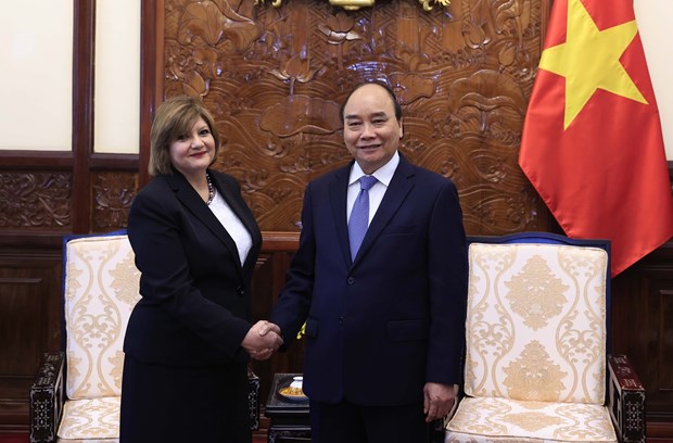 State leader welcomes newly-accredited ambassadors of Belarus, Egypt